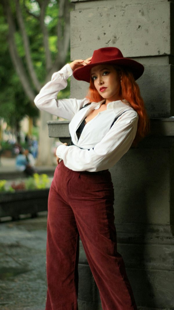 Pantalons en velours femme : le confort chic à adopter